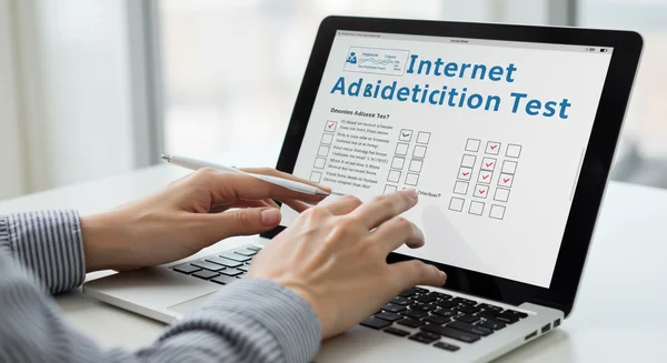 User interacts with an online internet addiction test interface.